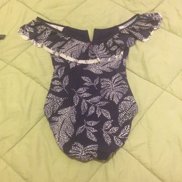 Red Carter off shoulder bathing suit - Picture 4 of 4